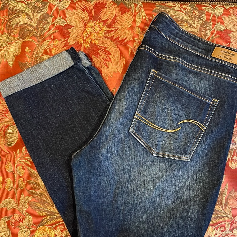 .**SALE!!!!!!**Levi Crops size 16